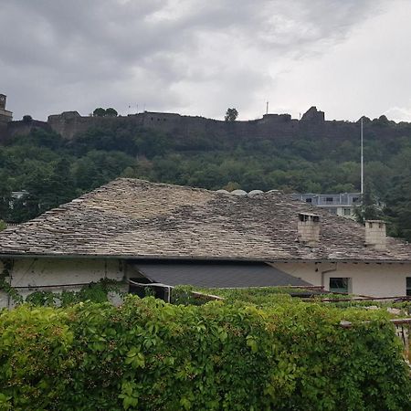 Eva Guesthouse Gjirokaster Bagian luar foto