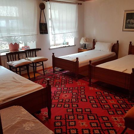 Eva Guesthouse Gjirokaster Bagian luar foto
