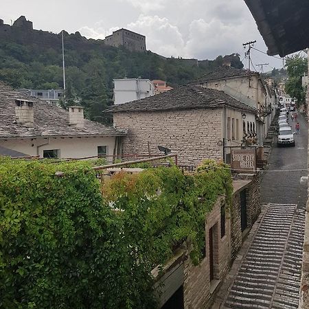 Eva Guesthouse Gjirokaster Bagian luar foto