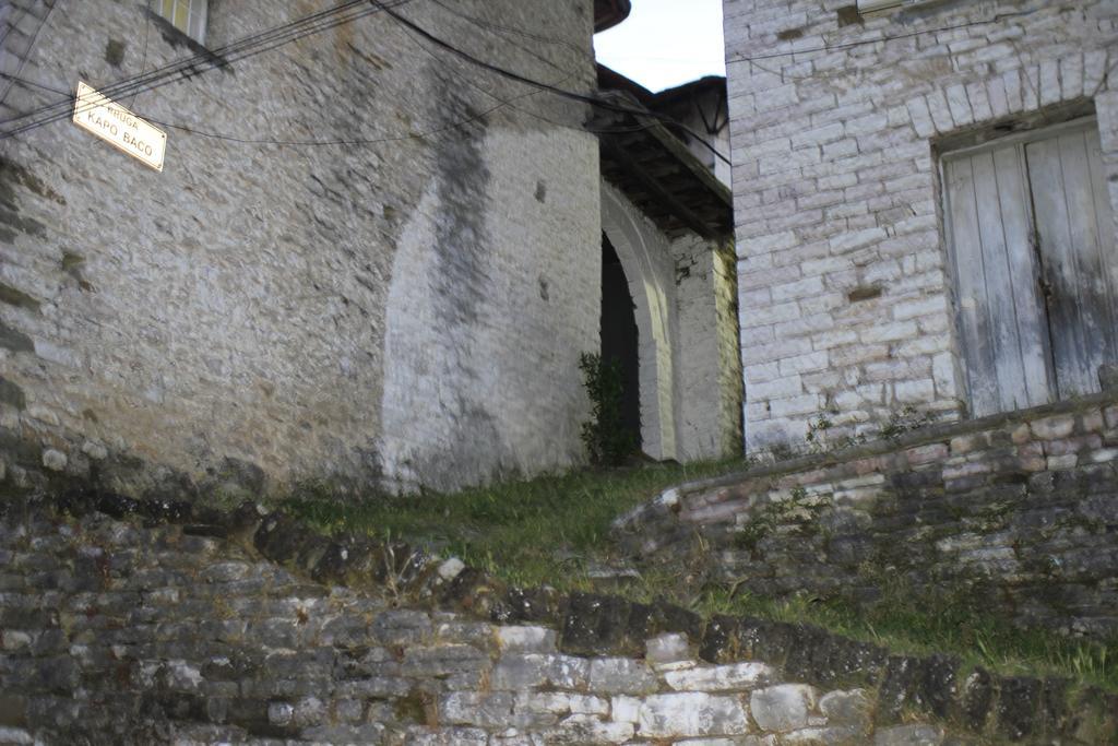 Eva Guesthouse Gjirokaster Bagian luar foto