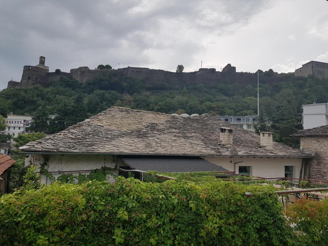Eva Guesthouse Gjirokaster Bagian luar foto
