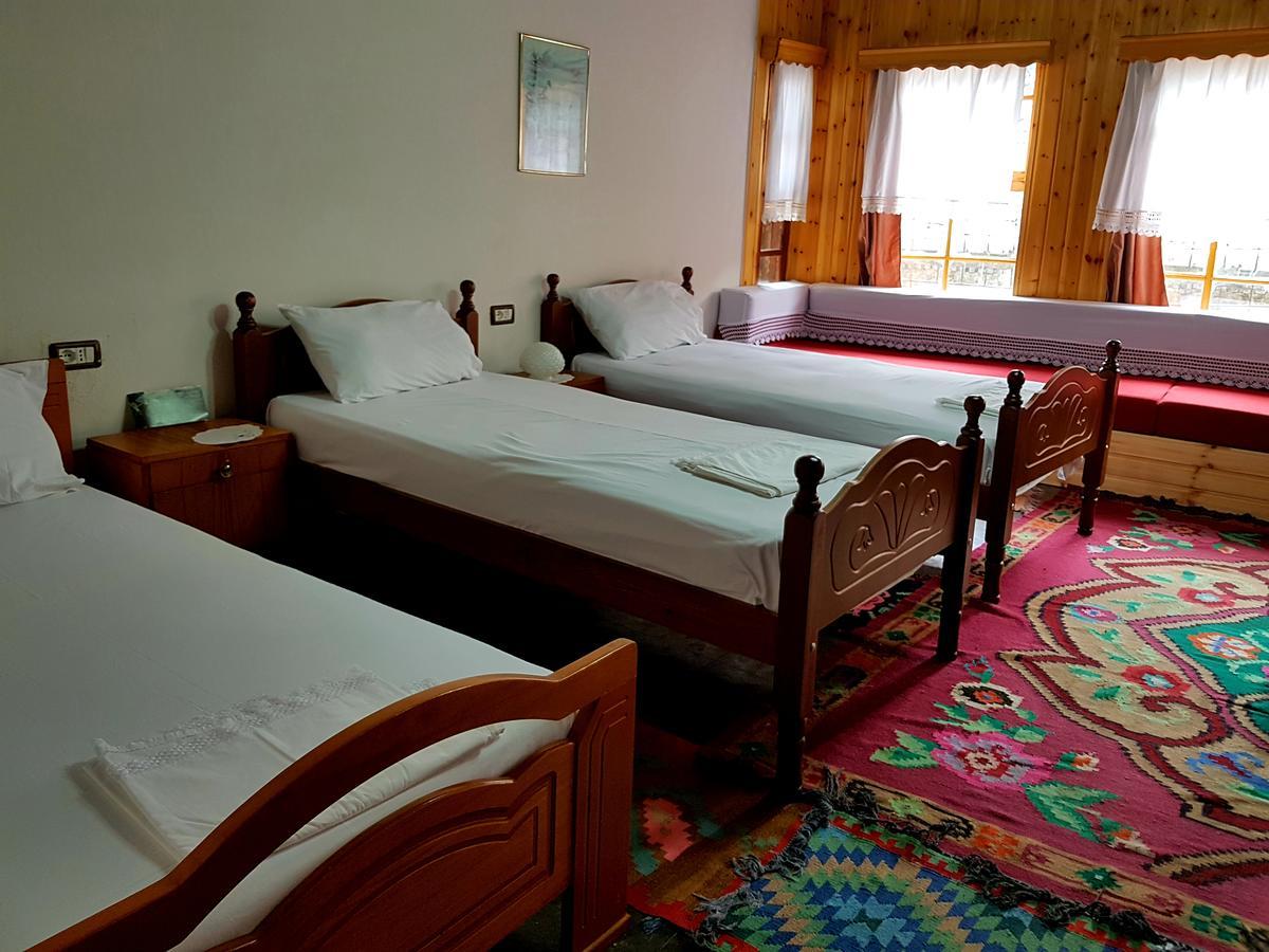 Eva Guesthouse Gjirokaster Bagian luar foto