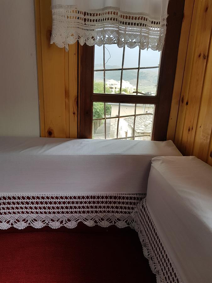 Eva Guesthouse Gjirokaster Bagian luar foto