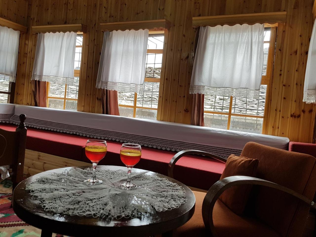 Eva Guesthouse Gjirokaster Bagian luar foto
