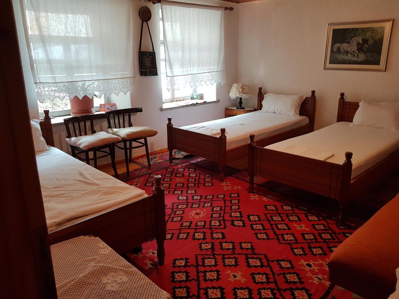 Eva Guesthouse Gjirokaster Bagian luar foto
