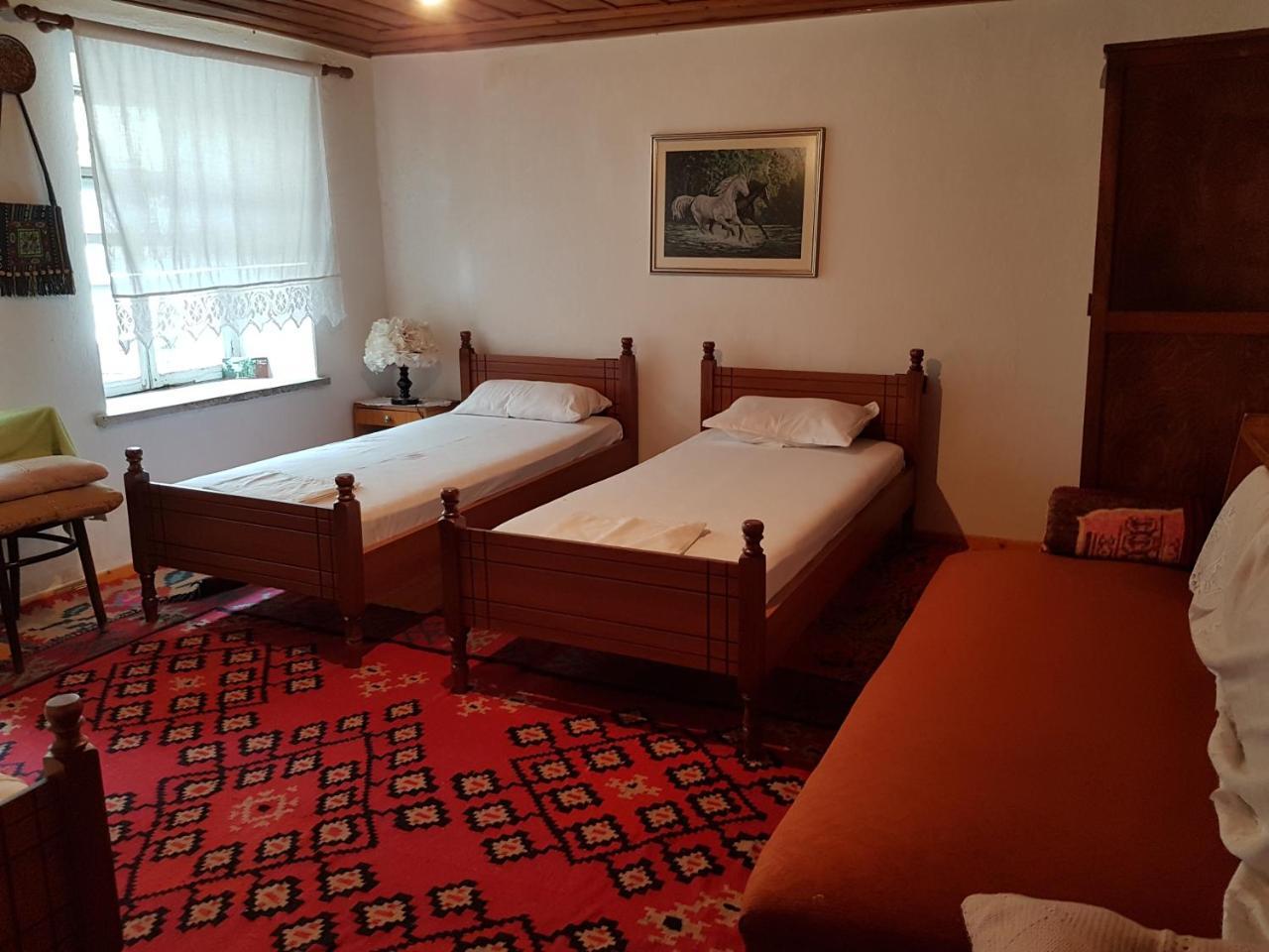 Eva Guesthouse Gjirokaster Bagian luar foto