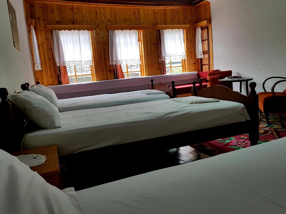 Eva Guesthouse Gjirokaster Bagian luar foto