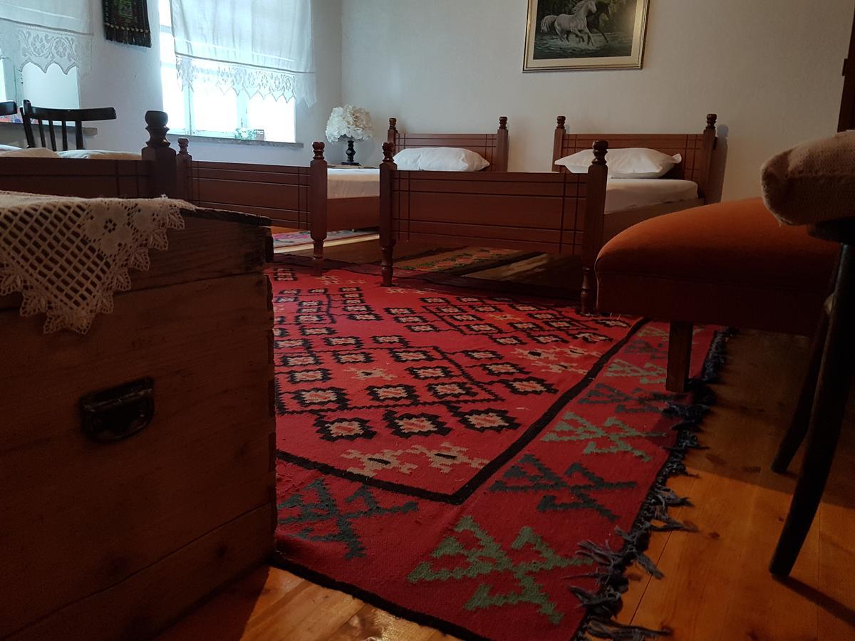 Eva Guesthouse Gjirokaster Bagian luar foto