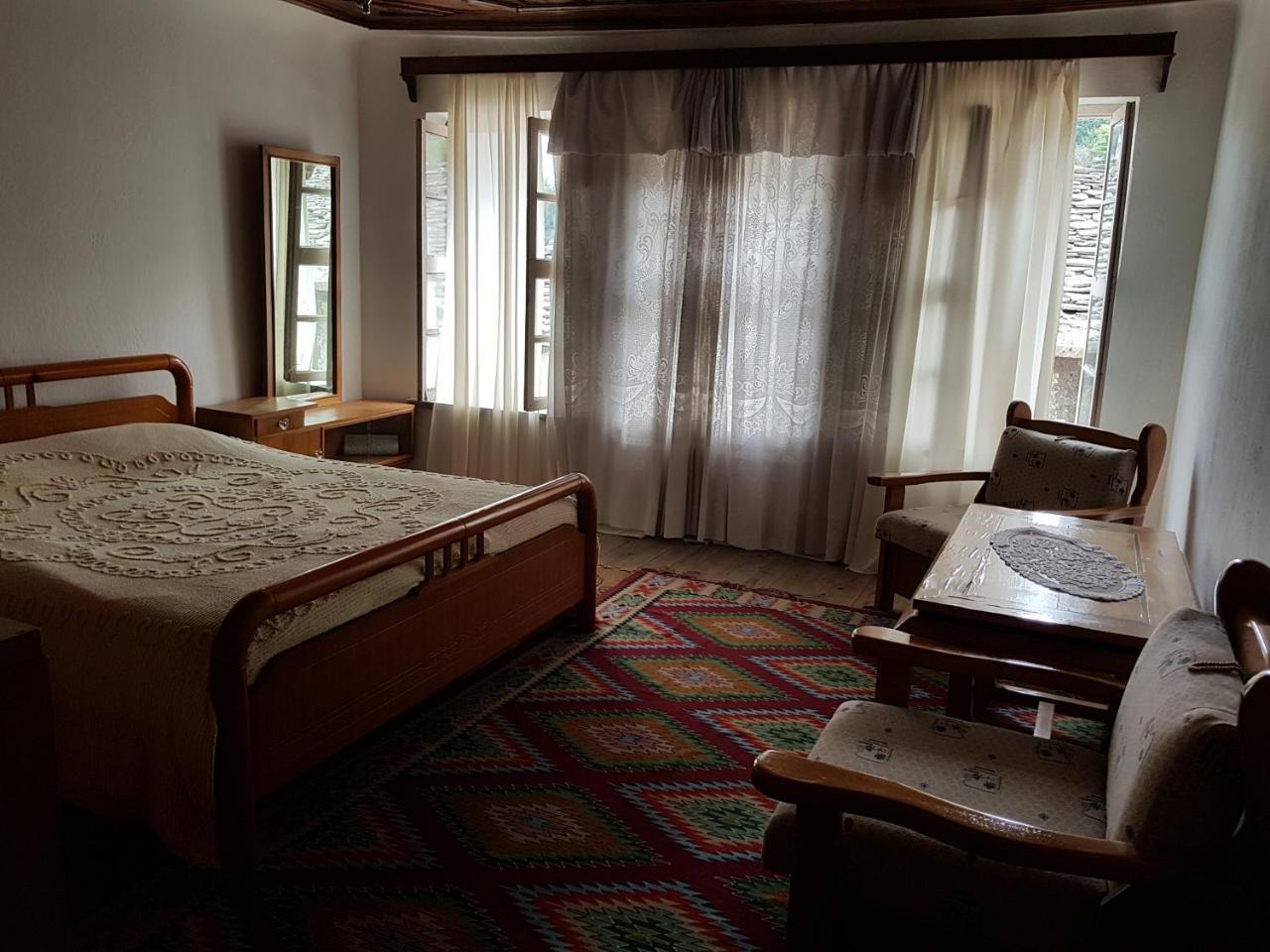 Eva Guesthouse Gjirokaster Bagian luar foto