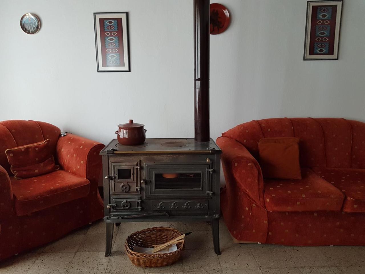 Eva Guesthouse Gjirokaster Bagian luar foto