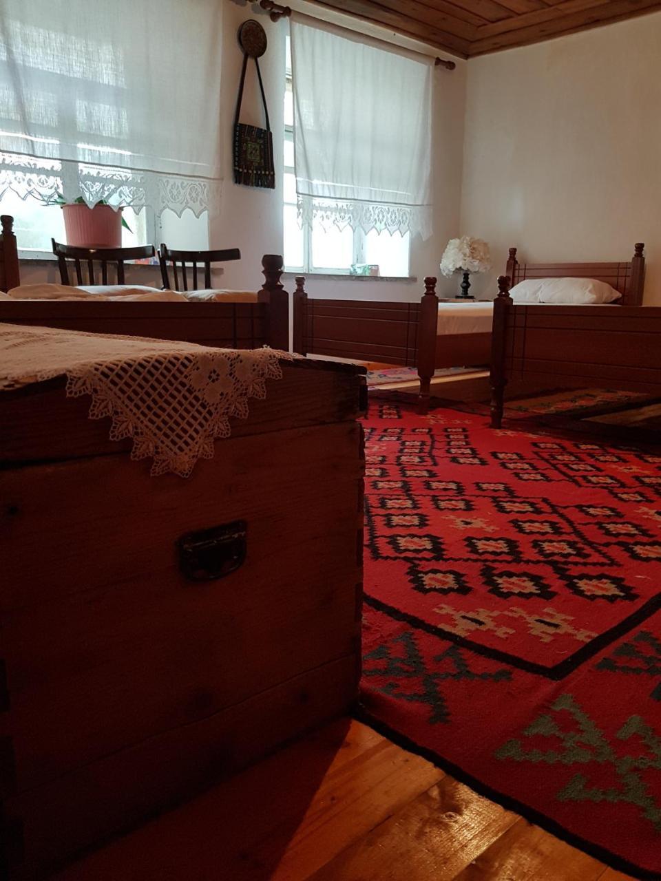 Eva Guesthouse Gjirokaster Bagian luar foto