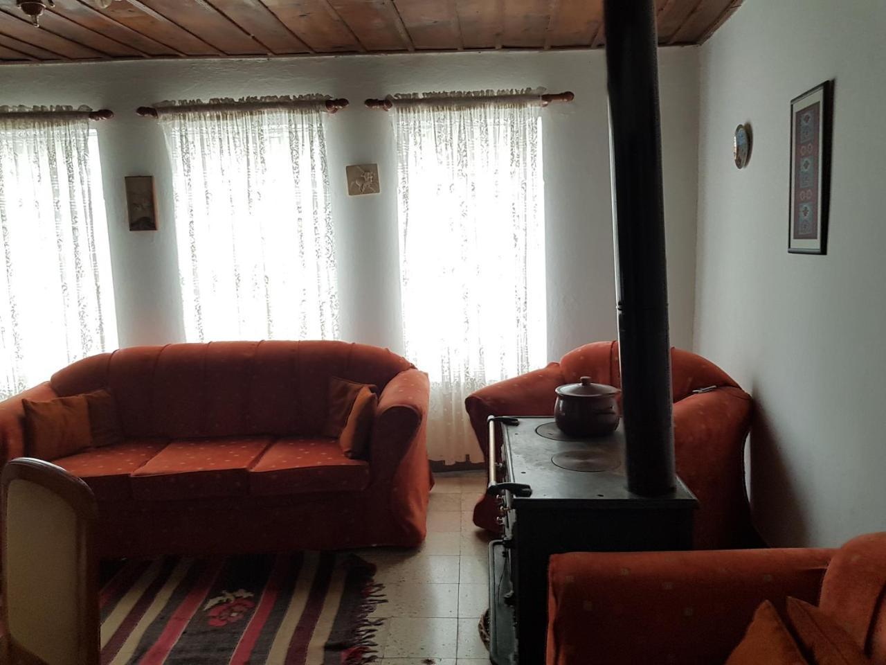 Eva Guesthouse Gjirokaster Bagian luar foto