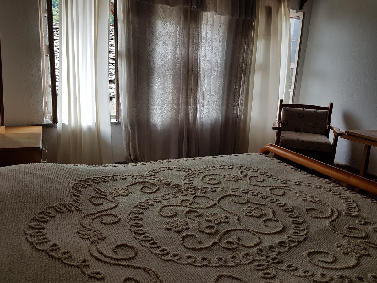 Eva Guesthouse Gjirokaster Bagian luar foto