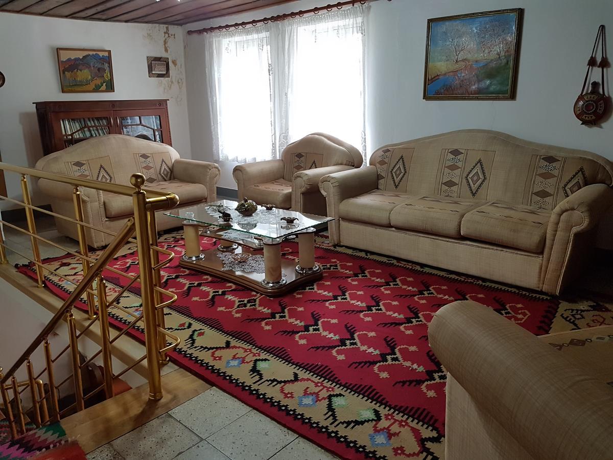Eva Guesthouse Gjirokaster Bagian luar foto